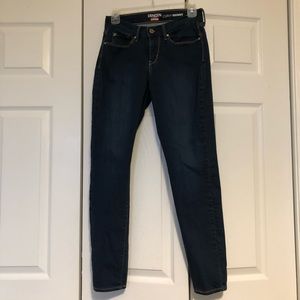 Levi curvy skinny jeans